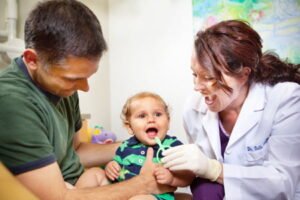 pueden salir los dientes a los 4 meses